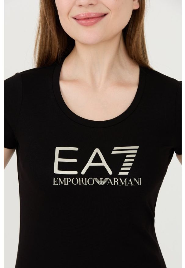 EA7 Emporio Armani - EA7 Czarny t-shirt ze srebrnym logo. Kolor: niebieski