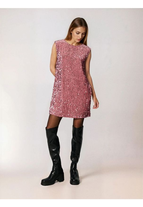 Sinsay - Sukienka mini z ozdobnymi cekinami - różowy. Kolor: różowy. Długość: mini