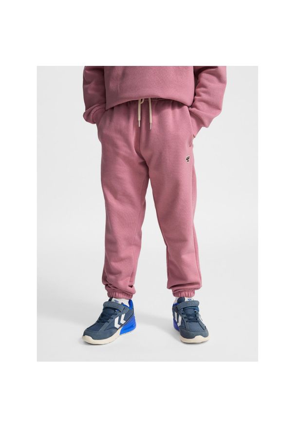 Spodnie dresowe dla dzieci Hummel Bee Loose. Kolor: różowy. Materiał: dresówka. Sport: joga i pilates