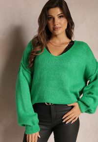 Renee - Zielony Sweter z Trójkątnym Dekoltem i Szerokimi Rękawami Sarahena. Kolor: zielony
