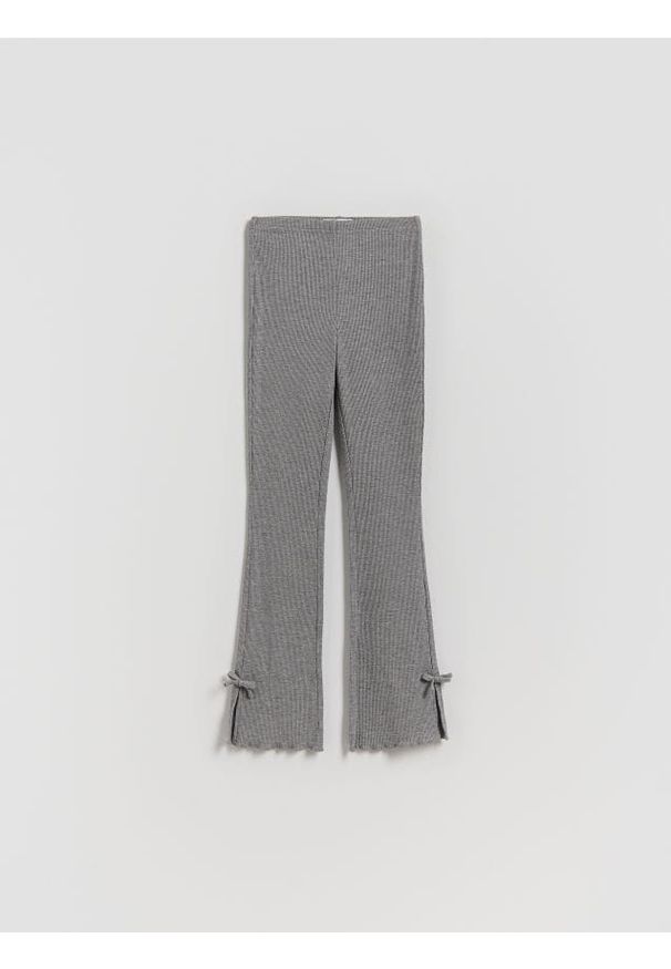 Reserved - Prążkowane spodnie z kokardkami - ciemnoszary. Kolor: szary. Materiał: prążkowany