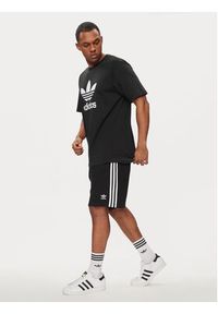 Adidas - adidas Szorty sportowe adicolor 3-Stripes IU2337 Czarny Regular Fit. Kolor: czarny. Materiał: bawełna. Styl: sportowy #2