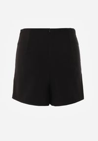 Born2be - Czarne Spódnico-Szorty z Wysokim Stanem Zdobione Rozcięciem Crethoesa. Okazja: na co dzień. Stan: podwyższony. Kolor: czarny. Materiał: materiał. Wzór: aplikacja. Styl: casual #2