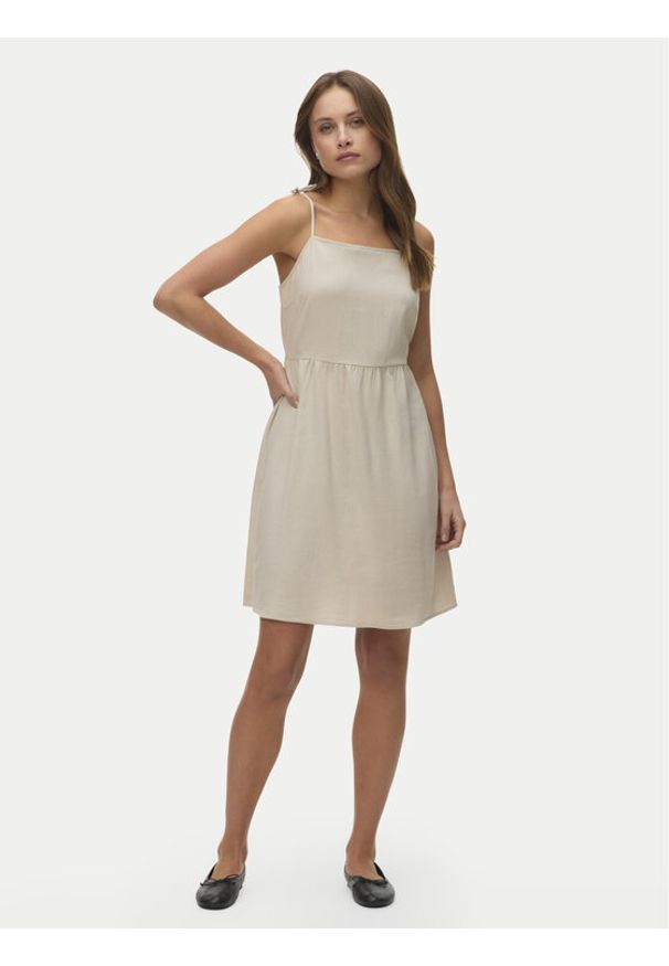 Vero Moda Sukienka letnia Mymilo 10340527 Beżowy Regular Fit. Kolor: beżowy. Materiał: wiskoza, len. Sezon: lato