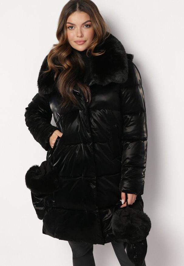 Born2be - Czarna Pikowana Kurtka Płaszcz z Futerkiem i Rękawiczkami Avezze. Kolor: czarny. Materiał: futro. Wzór: aplikacja