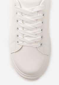 Renee - Biało-Beżowe Sneakersy na Niskiej Platformie w Klasycznym Stylu Lucid Dream. Okazja: na co dzień. Kolor: biały. Materiał: jeans. Obcas: na platformie #9