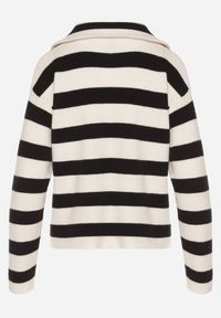Born2be - Czarno-Biały Sweter w Paski Ozdobiony Suwakiem Amerra. Okazja: na co dzień, na spotkanie biznesowe, do pracy. Kolor: czarny. Materiał: jeans. Wzór: aplikacja, paski. Styl: casual, biznesowy #3