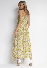 Born2be - Jasnozielona Asymetryczna Sukienka Maxi na Regulowanych Ramiączkach w Kwiaty Dalit. Typ kołnierza: kołnierz z falbankami. Kolor: zielony. Długość rękawa: na ramiączkach. Wzór: kwiaty. Sezon: wiosna, lato. Typ sukienki: asymetryczne. Długość: maxi #5