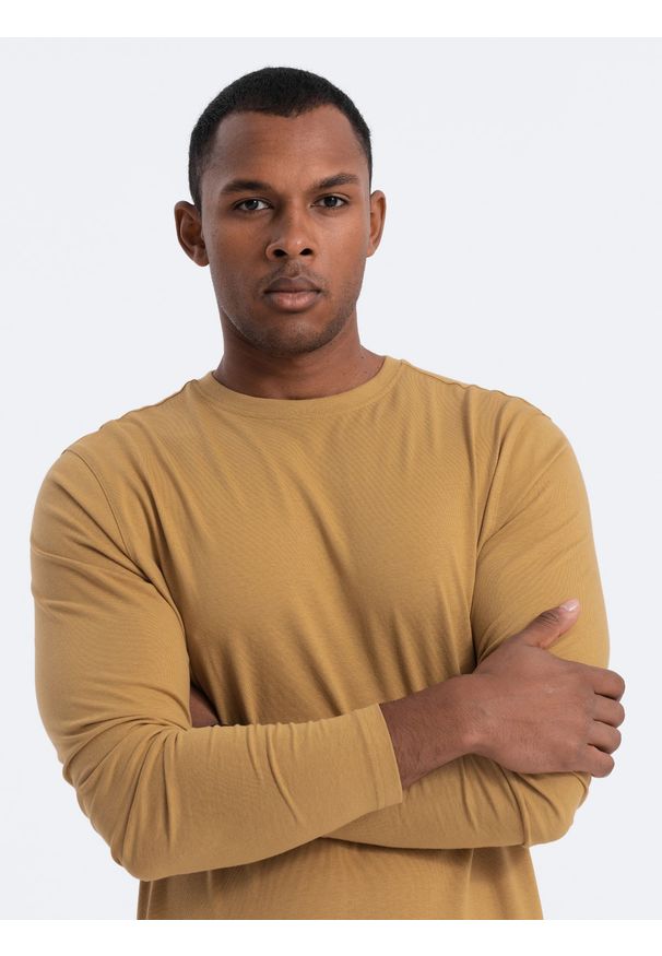 Ombre Clothing - Męski longsleeve BASIC z okrągłym dekoltem - musztardowy V10 OM-LSBL-0106 - XXL. Kolor: żółty. Materiał: bawełna, materiał. Długość rękawa: długi rękaw. Wzór: gładki, jednolity. Styl: klasyczny