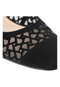 Czółenka damskie S.Barski, skóra naturalna ażurowa cholewka fason slingback regulowany pasek niski geometryczny obcas lekka konstrukcja, czarne, CR61. Zapięcie: pasek. Kolor: czarny. Materiał: skóra. Wzór: ażurowy, geometria. Obcas: na obcasie. Styl: elegancki. Wysokość obcasa: średni #2