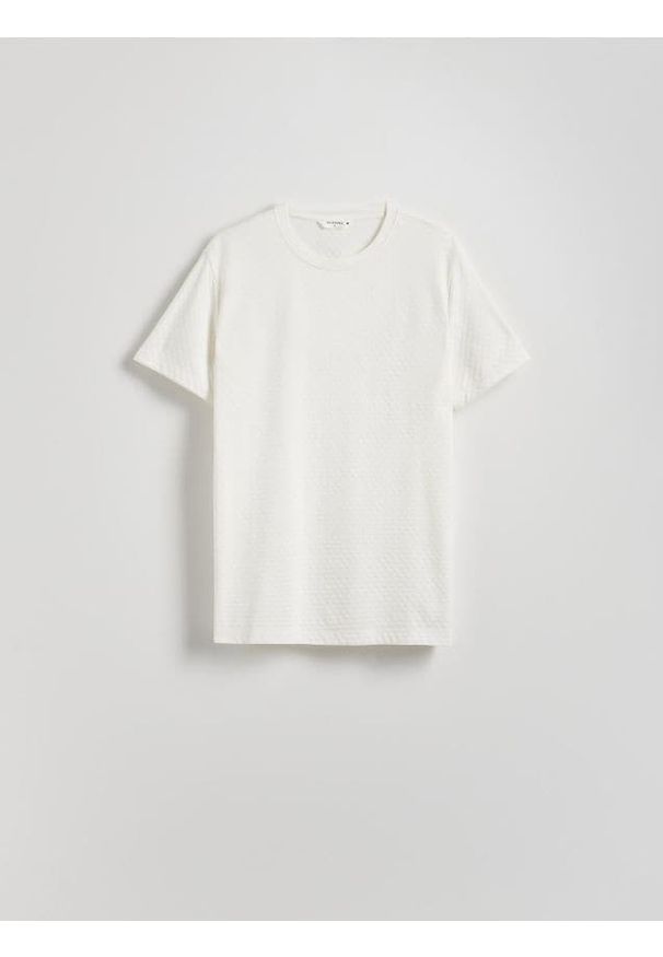 Reserved - Strukturalny t-shirt regular fit - złamana biel. Materiał: dzianina