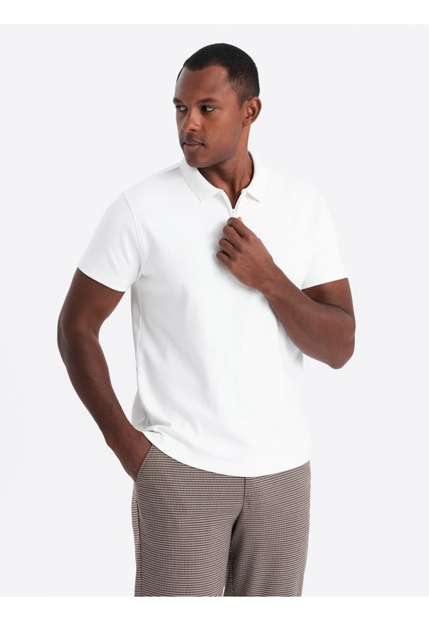 Ombre Clothing - Męska koszulka polo z kołnierzykiem zapinanym na zamek – biała V1. Typ kołnierza: polo. Kolor: biały. Materiał: bawełna, dzianina. Wzór: gładki, aplikacja. Styl: sportowy, elegancki