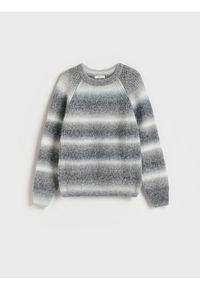 Reserved - Strukturalny sweter w paski - jasnoszary. Kolor: szary. Materiał: dzianina, bawełna. Wzór: paski #1