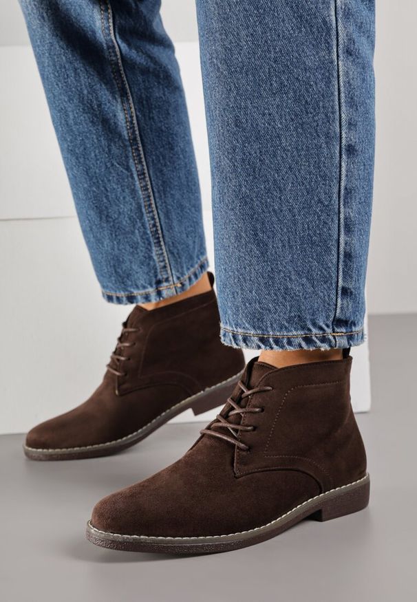 Born2be - Ciemnobrązowe Klasyczne Botki Trzewiki Vices z Imitacji Zamszu Atavitta. Okazja: na co dzień. Kolor: brązowy. Materiał: zamsz. Wzór: aplikacja. Obcas: na płaskiej podeszwie. Styl: klasyczny