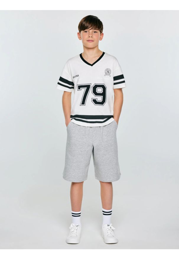 Big-Star - Szorty chłopięce dresowe szare Doner 901. Kolor: szary. Materiał: dresówka. Wzór: haft. Styl: sportowy, klasyczny