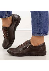 Brązowe Polskie półbuty damskie Gregors 747. Okazja: na co dzień. Zapięcie: sznurówki. Kolor: brązowy. Materiał: skóra. Szerokość cholewki: normalna. Sezon: wiosna, jesień. Styl: casual, elegancki, klasyczny #1