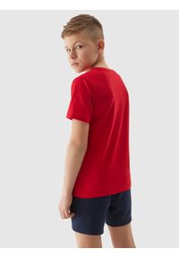 4f - T-shirt gładki chłopięcy - czerwony. Okazja: na co dzień. Kolor: czerwony. Materiał: dzianina, jersey, bawełna. Długość rękawa: krótki rękaw. Długość: krótkie. Wzór: gładki. Sezon: lato. Styl: sportowy, casual #2