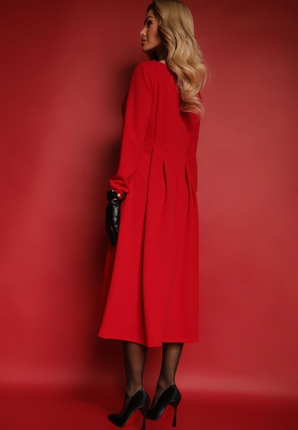 Renee - Czerwona Rozkloszowana Sukienka w Eleganckim Stylu Temilissa. Okazja: na co dzień, na imprezę, na spotkanie biznesowe. Kolor: czerwony. Typ sukienki: rozkloszowane. Styl: elegancki