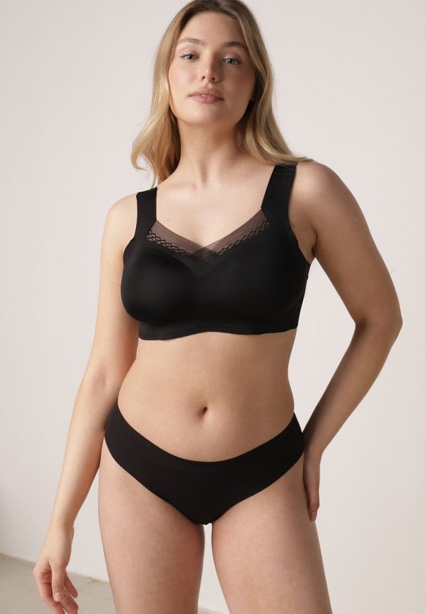 Born2be - Czarny Biustonosz Sportowy z Siateczką i Usztywnionymi Miseczkami Zerirae. Kolor: czarny. Rodzaj stanika: wyciągane miseczki