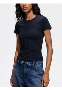 Reserved - T-shirt slim fit - czarny. Kolor: czarny. Materiał: dzianina. Wzór: gładki #1