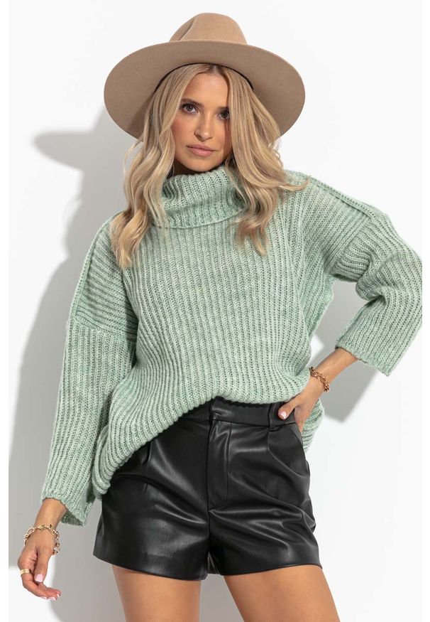 Fobya - Luźny Prążkowany Sweter z Golfem - Zielony. Typ kołnierza: golf. Kolor: zielony. Materiał: prążkowany