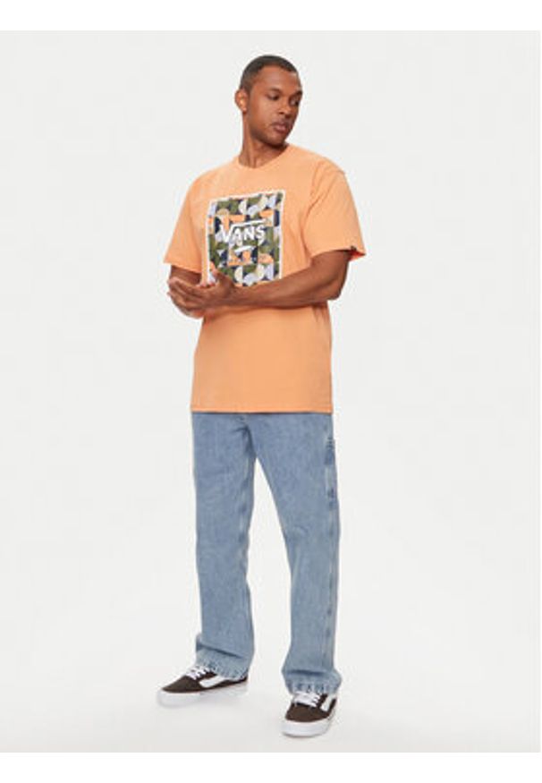 Vans T-Shirt Mn Classic Print Box VN0A5E7Y Brązowy Classic Fit. Kolor: brązowy. Materiał: bawełna. Wzór: nadruk