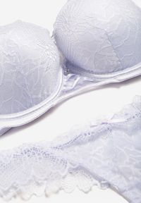 Renee - Biały Komplet Biustonosz Push Up i Majtki Ozdobione Romantyczną Koronką Zeril. Kolor: biały. Materiał: koronka. Wzór: koronka, aplikacja