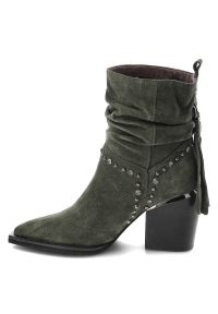 Zielone Botki Alma En Pena Modne Kowbojki Damskie. Okazja: na co dzień. Kolor: zielony. Materiał: jeans, materiał, skóra. Styl: casual, elegancki, wizytowy #6
