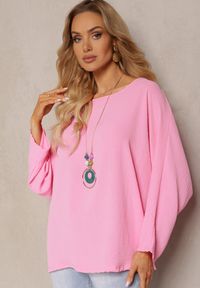 Renee - Różowa Bluzka o Fasonie Nietoperza z Naszyjnikiem Kenola. Kolor: różowy. Styl: elegancki #5