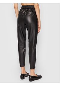 Vero Moda Spodnie z imitacji skóry Eva 10205737 Czarny Relaxed Fit. Kolor: czarny. Materiał: syntetyk #5