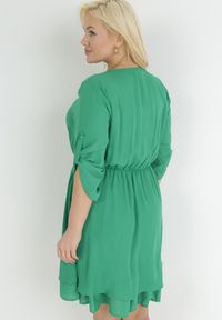 Born2be - Zielona Rozkloszowana Sukienka Mini z Ozdobnym Dekoltem i Gumką w Pasie Braely. Kolor: zielony. Materiał: tkanina. Długość: mini #5