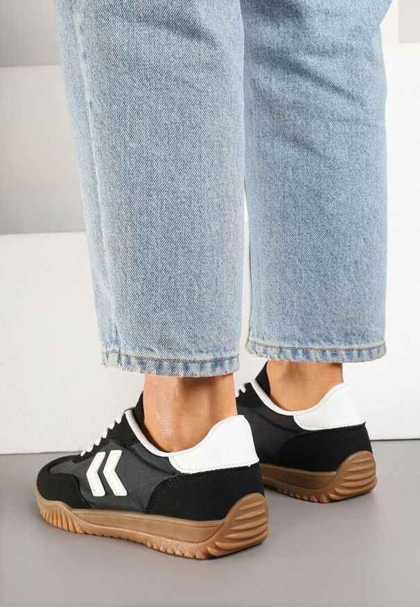 Born2be - Czarne Sneakersy w Stylu Klasycznych Tenisówek z Ozdobnymi Przeszyciami Napilia. Okazja: na spotkanie biznesowe. Kolor: czarny. Materiał: skóra, jeans