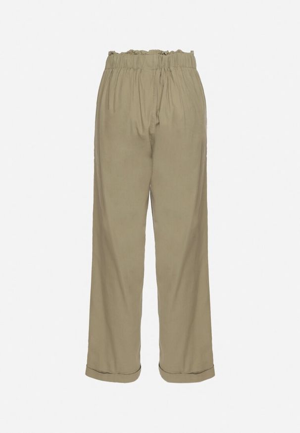 Born2be - Ciemnozielone Bawełniane Spodnie z Wysokim Stanem i Ozdobnym Wiązaniem Vilwia. Okazja: na co dzień. Stan: podwyższony. Kolor: zielony. Materiał: bawełna. Styl: elegancki, casual, klasyczny