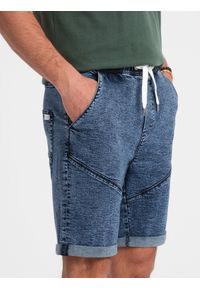 Ombre Clothing - Podwinięte męskie krótkie spodenki jeansowe z przeszyciami – ciemnoniebieskie V3 - Rozmiar: S. Kolor: niebieski. Materiał: jeans. Długość: krótkie. Wzór: aplikacja. Sezon: lato