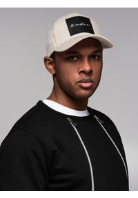 Ombre Clothing - Męska czapka z daszkiem bejsbolówka z dużą naszywką – kremowa V4. Kolor: kremowy. Materiał: guma, bawełna. Wzór: aplikacja. Styl: casual, elegancki