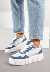 Born2be - Niebiesko-Białe Sneakersy na Tłoczonej Podeszwie ze Zdobieniami w Panterkę Gerraza. Okazja: na co dzień. Zapięcie: sznurówki. Kolor: niebieski. Materiał: jeans. Wzór: motyw zwierzęcy, aplikacja