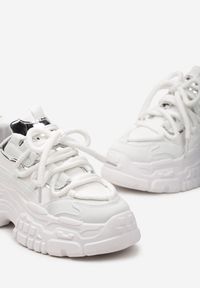 Renee - Białe Sneakersy z Grubymi Sznurówkami na Niskiej Platformie Lasandre. Okazja: na co dzień. Zapięcie: sznurówki. Kolor: biały. Obcas: na platformie #4