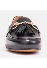 Marco Shoes Loafersy skórzane z frędzlami czarne. Kolor: czarny. Materiał: skóra
