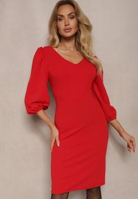 Renee - Czerwona Sukienka o Dopasowanym Kroju z Lekko Bufiastymi Rękawami Zinnashira. Okazja: na spotkanie biznesowe. Kolor: czerwony. Typ sukienki: dopasowane. Styl: biznesowy, klasyczny, elegancki #1