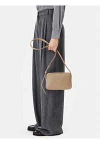 Calvin Klein Torebka Embossed Logo Camera Bag K60K612555 Brązowy. Kolor: brązowy. Materiał: skórzane #1