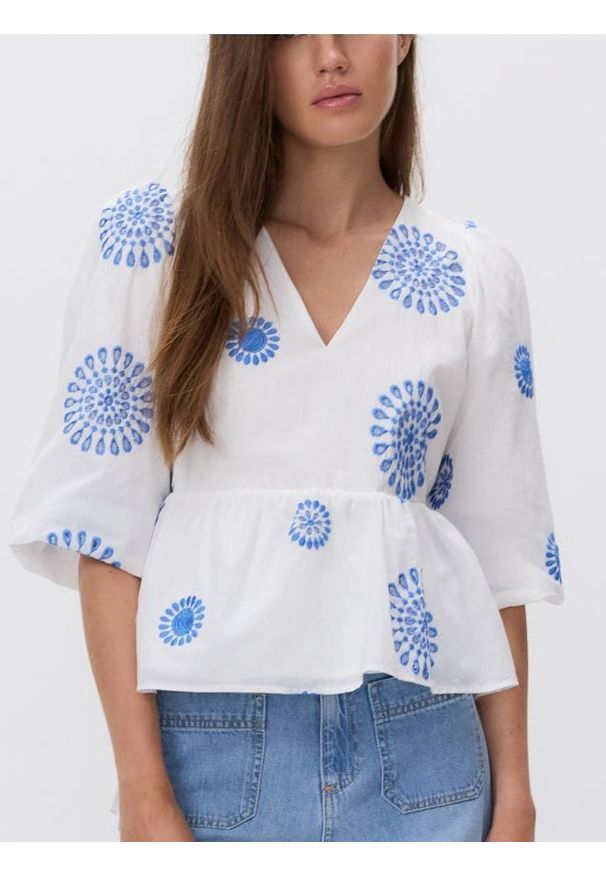 Reserved - Bluzka z baskinką - biały. Kolor: biały. Materiał: tkanina, bawełna. Styl: klasyczny