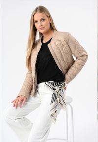 Volcano - Krótka, pikowana kurtka J-MANOLA. Okazja: na co dzień. Typ kołnierza: kołnierzyk stójkowy. Materiał: poliamid, materiał, jeans. Długość: krótkie. Styl: casual #1