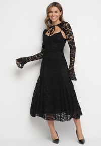Born2be - Czarna Koronkowa Sukienka o Rozkloszowanym Kroju z Wiązanym Bolerkiem Gonneth. Okazja: na ślub cywilny, na wesele. Typ kołnierza: dekolt w kształcie V. Kolor: czarny. Materiał: koronka. Długość rękawa: na ramiączkach. Typ sukienki: rozkloszowane #5