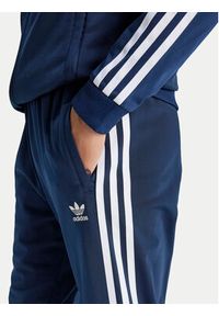 Adidas - adidas Spodnie dresowe adicolor SST IY7466 Granatowy Regular Fit. Kolor: niebieski. Materiał: syntetyk #6