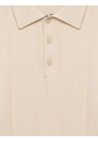 Big-Star - Sweter męski polo z krótkim rękawem perłowy Matison 103. Typ kołnierza: polo. Kolor: kremowy. Materiał: prążkowany, dzianina, materiał, bawełna. Długość rękawa: krótki rękaw. Długość: krótkie. Wzór: prążki, ze splotem. Styl: elegancki, klasyczny #2