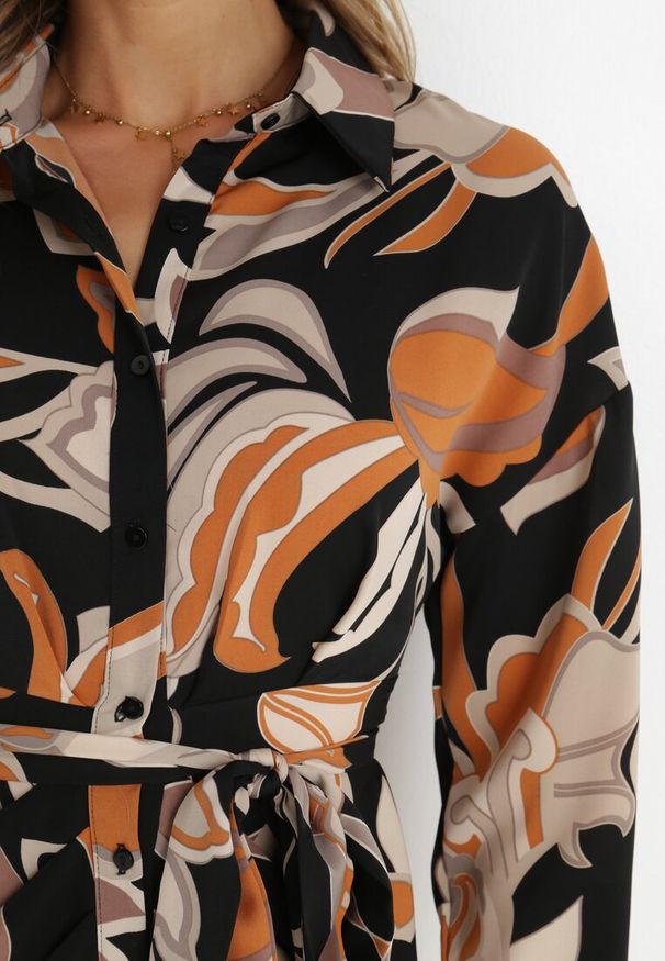 Born2be - Czarna Sukienka Koszulowa Amathedeia. Okazja: na spacer. Kolor: czarny. Materiał: materiał. Długość rękawa: długi rękaw. Wzór: kwiaty, aplikacja. Sezon: lato. Typ sukienki: koszulowe. Długość: midi