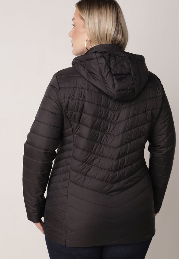 Born2be - Czarna Lekka Kurtka Przejściowa z Pikowaniem i Odpinanym Kapturem Alissara. Okazja: na co dzień. Kolekcja: plus size. Kolor: czarny. Materiał: jeans, nylon. Styl: casual, klasyczny