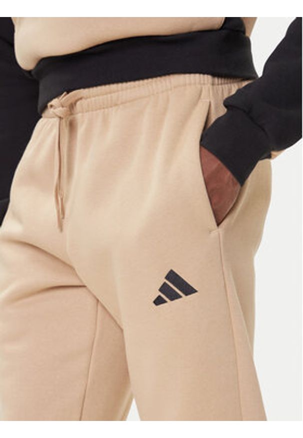 Adidas - adidas Dres Fleece Colorblock KB5265 Beżowy Regular Fit. Kolor: beżowy. Materiał: bawełna