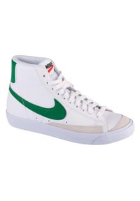 Nike - Buty sportowe Sneakersy chłopięce, Blazer Mid 77 GS. Kolor: biały. Sport: turystyka piesza #1