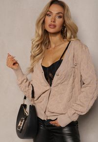 Renee - Beżowy Kardigan z Ozdobnymi Guzikami i Ściągaczami Zymira. Okazja: na co dzień. Kolor: beżowy. Styl: casual #5